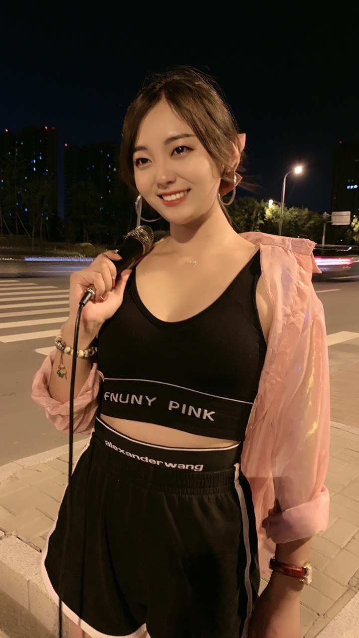 静静儿90爱唱歌的快手直播
