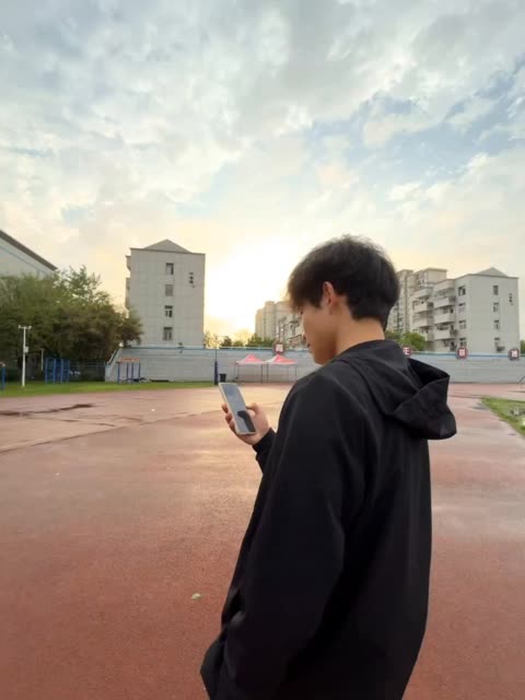 我擅长感受 却拙于开口 #操场 #日常 #日落