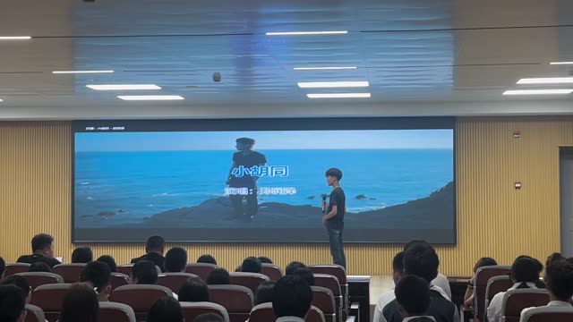 第一次这样表演有点紧张，所以高音唱得太烂了 @快手热点 #小胡同 #郑润泽 #翻唱